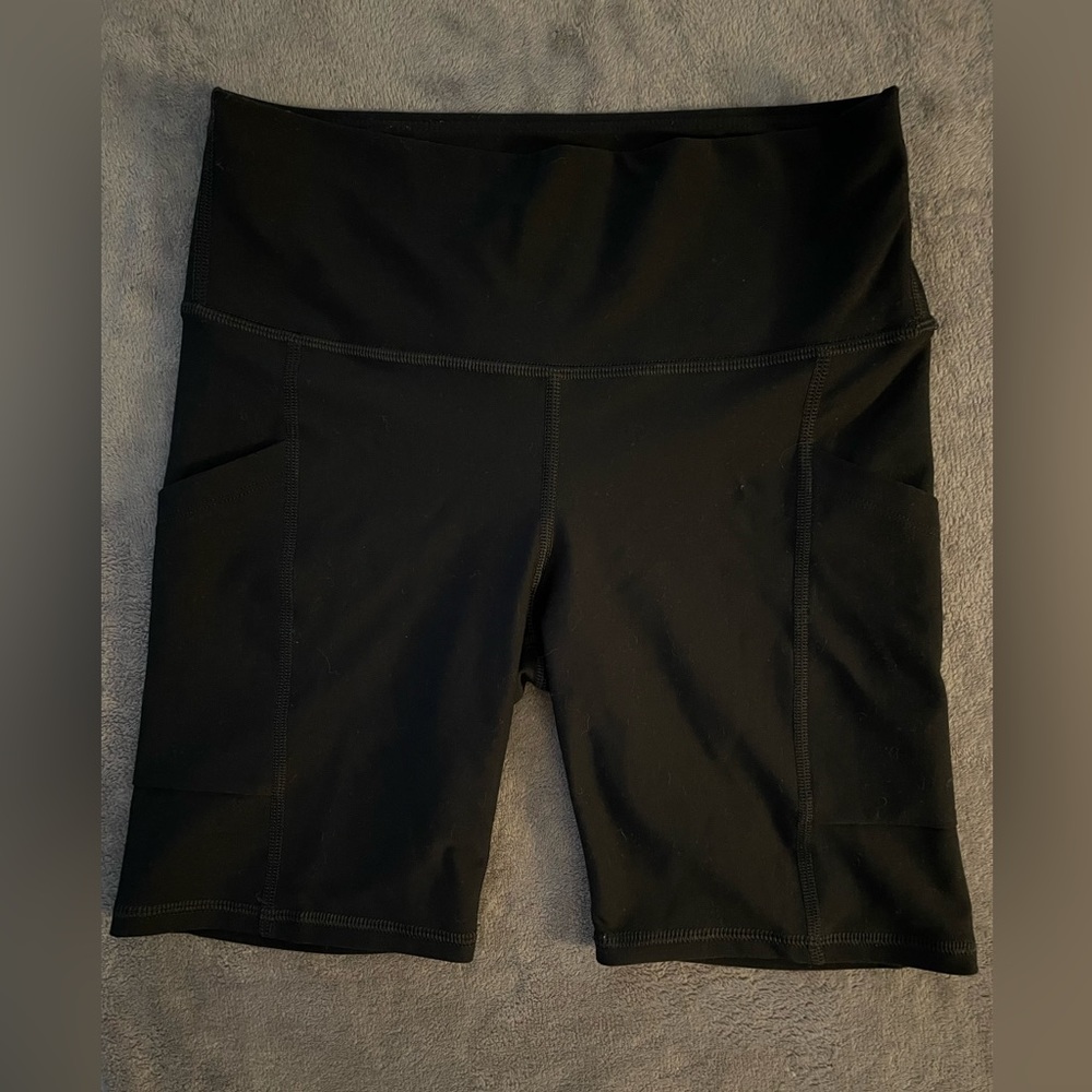 Black biker short with side pocket
